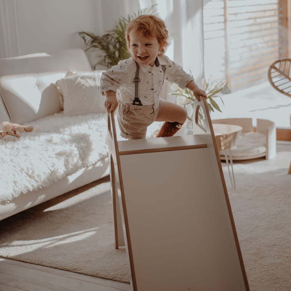Montessori, pikler, laipiojimo trikampis, karstynė, medinis laipiojimo trikampis, čiuožykla, balansinė lenta