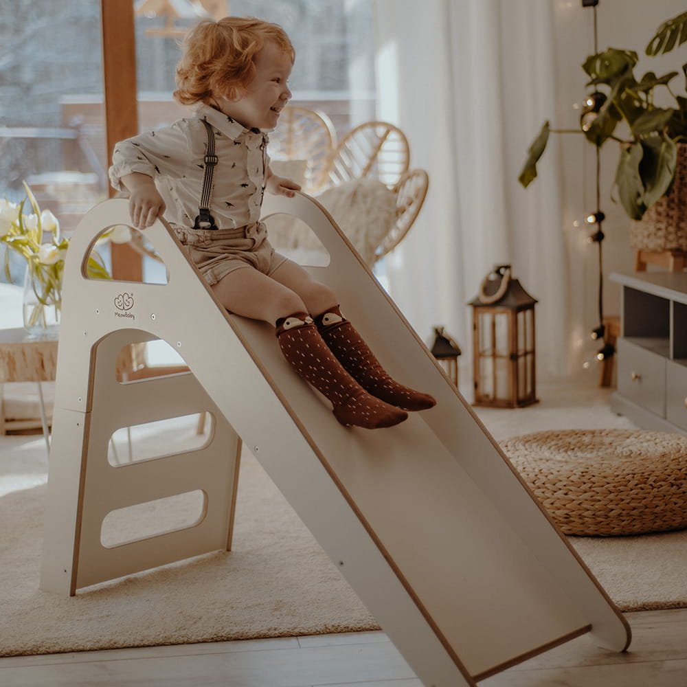 Montessori, pikler, laipiojimo trikampis, karstynė, medinis laipiojimo trikampis, čiuožykla, balansinė lenta