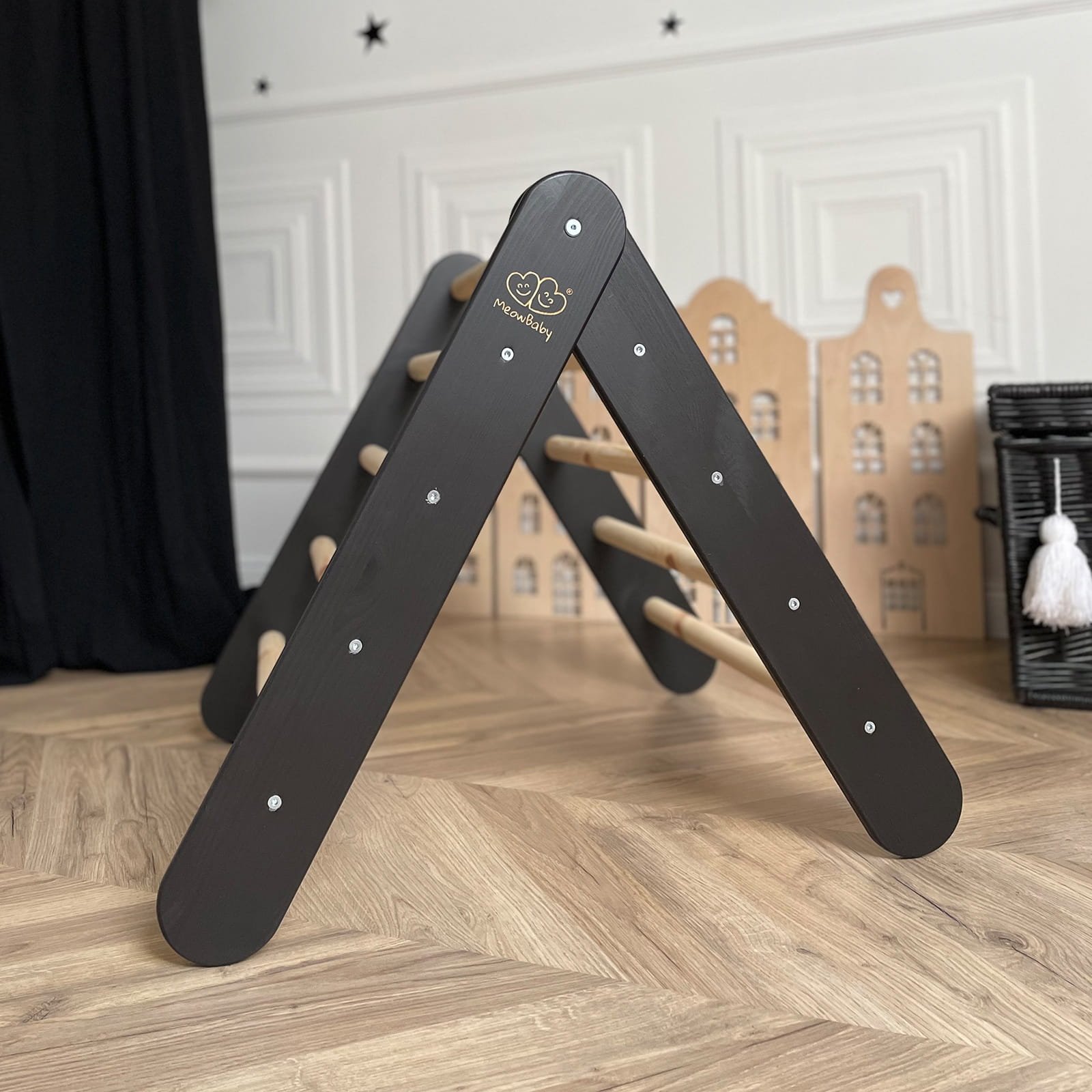 Montessori, pikler, laipiojimo trikampis, karstynė, medinis laipiojimo trikampis, čiuožykla